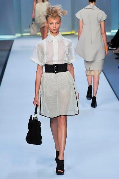 Look 4